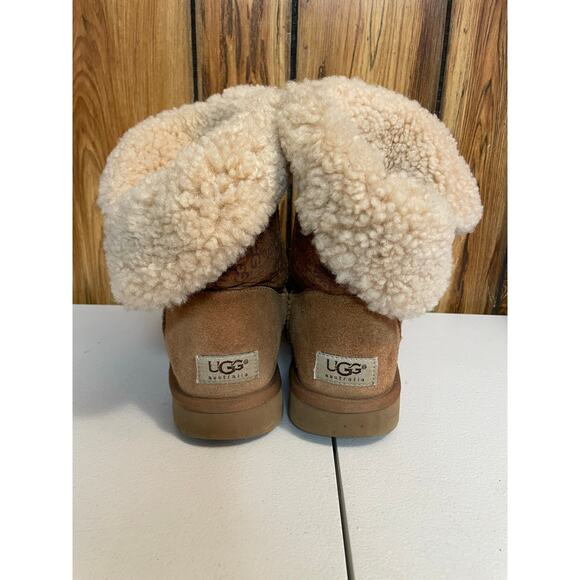UGG Bailey boots fur lined button pull on logo size women’s 7 tan - Picture 5 of 10